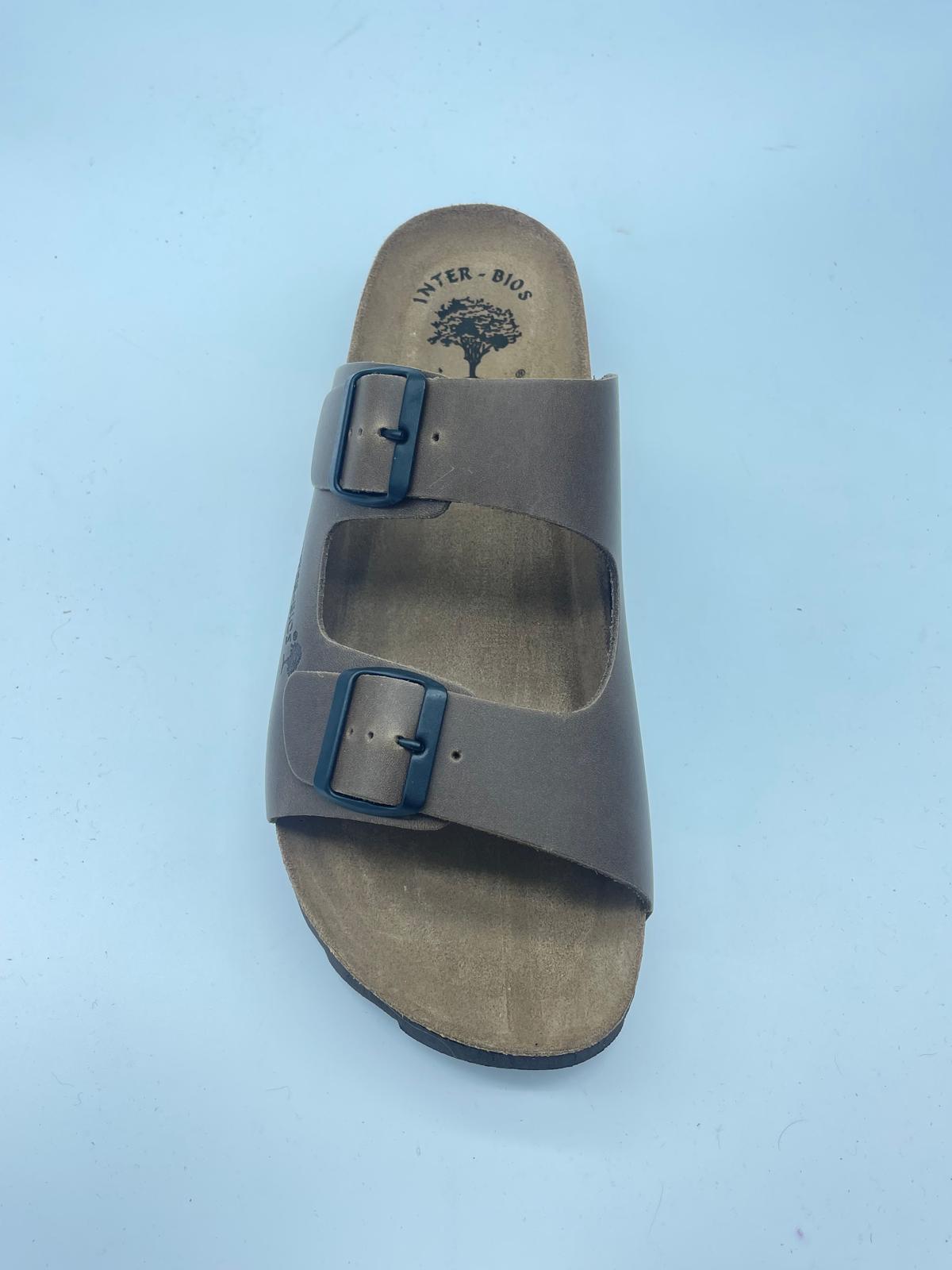 SANDALIA BIO DE DOS HEBILLAS EN PIEL TAUPE