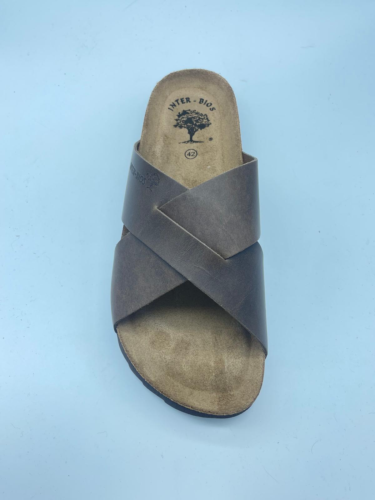 SANDALIA BIO DE CRUZ EN PIEL TAUPE