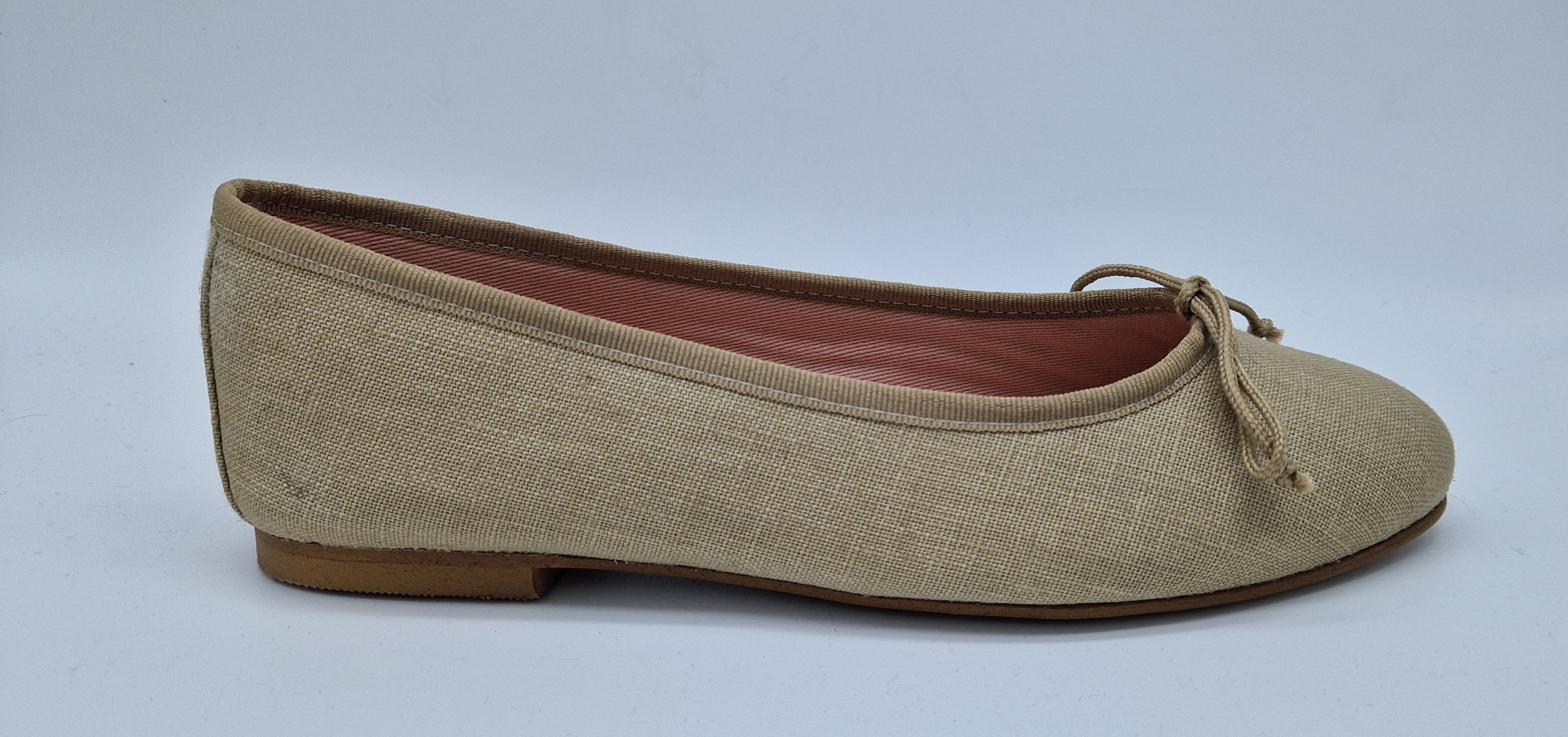 BAILARINA CLÁSICA EN LINO BEIGE