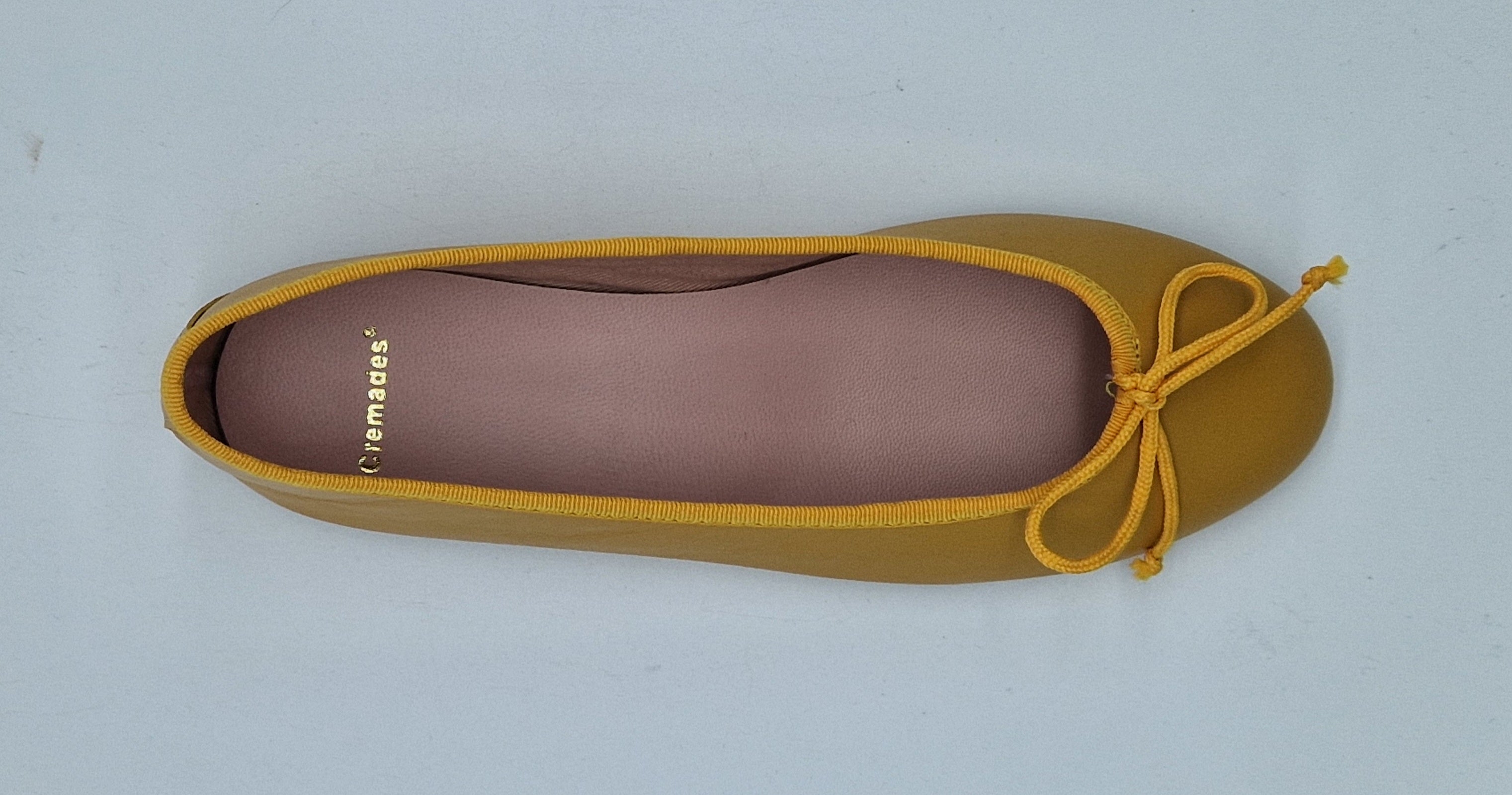 BAILARINA CLÁSICA EN PIEL COLOR BEIGE