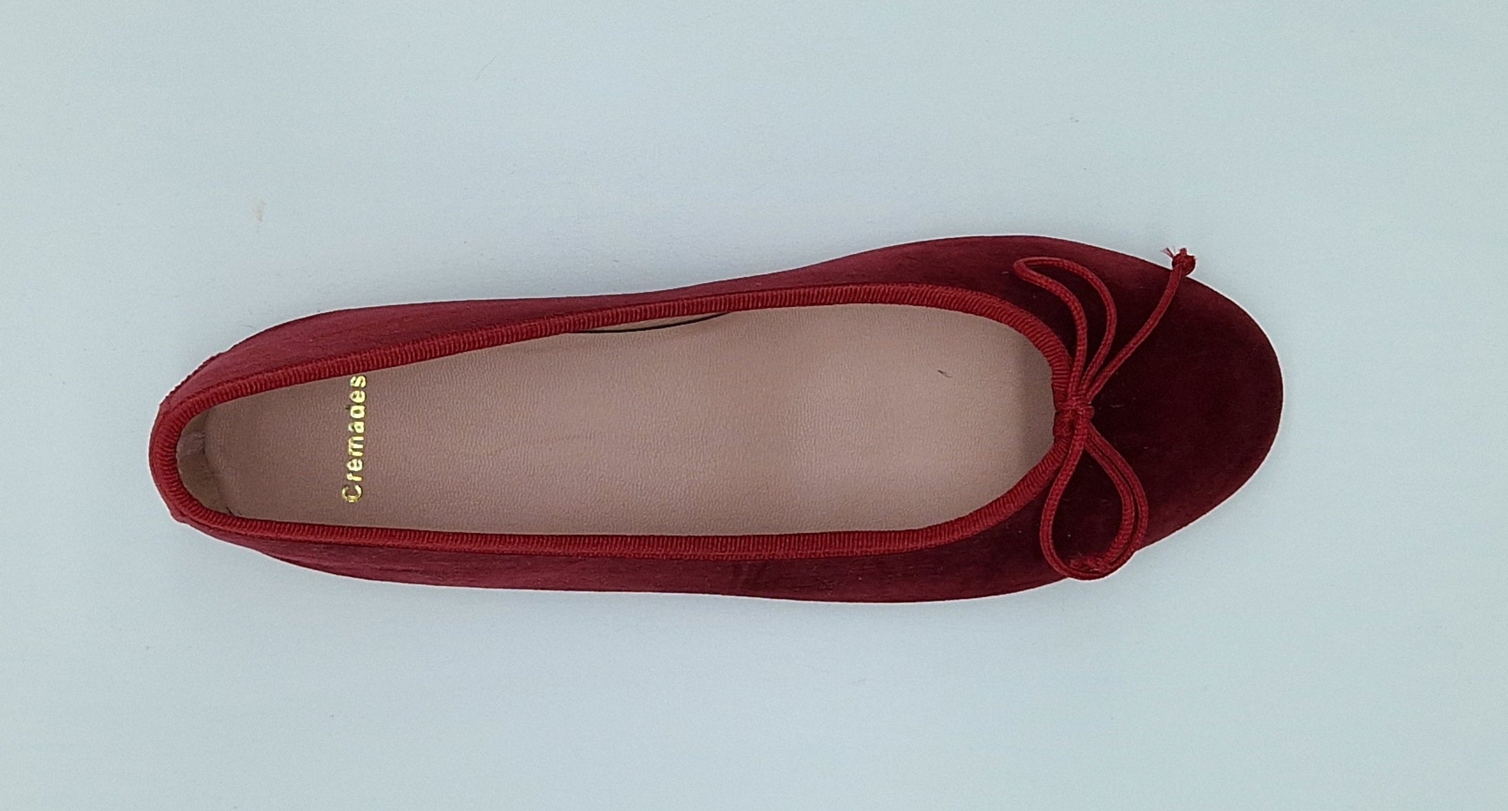 BAILARINA CLÁSICA EN TERCIOPELO ROJO