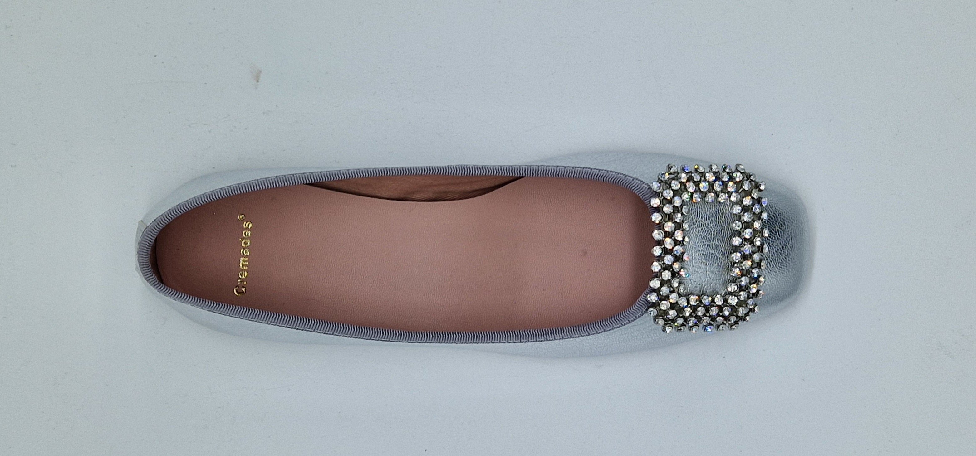 BAILARINA CON ADORNO BRILLANTE EN PIEL COLOR PLATA