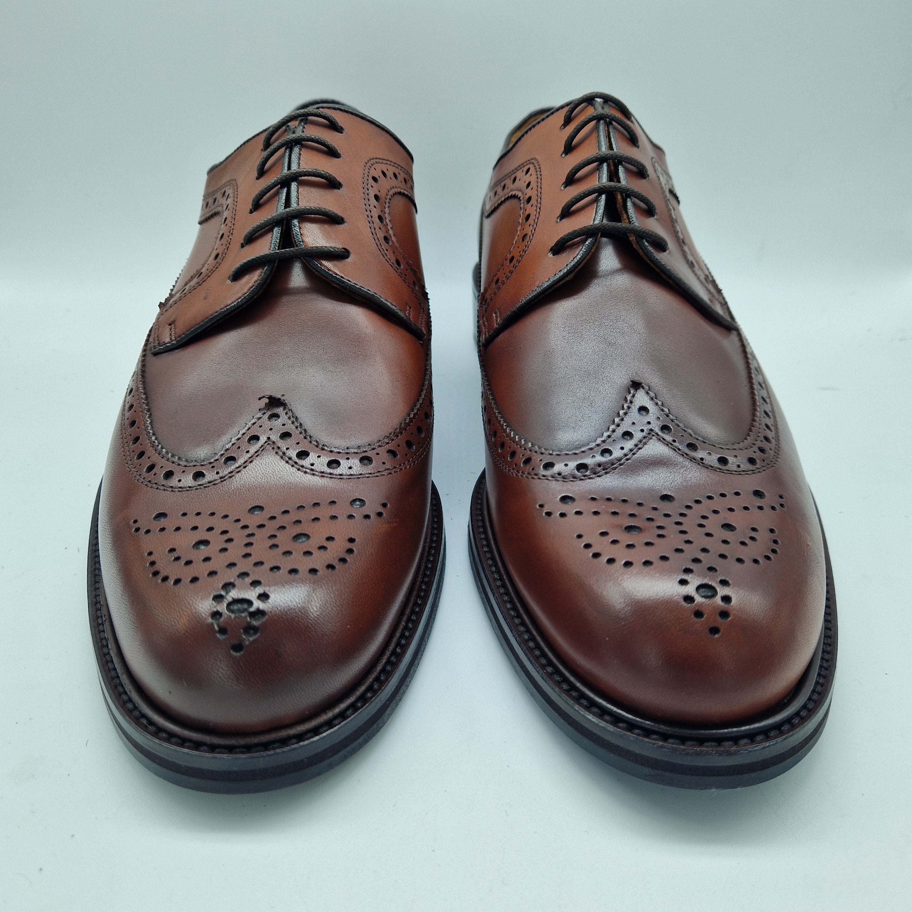 BLUCHER PICADO EN PIEL COLOR CUERO