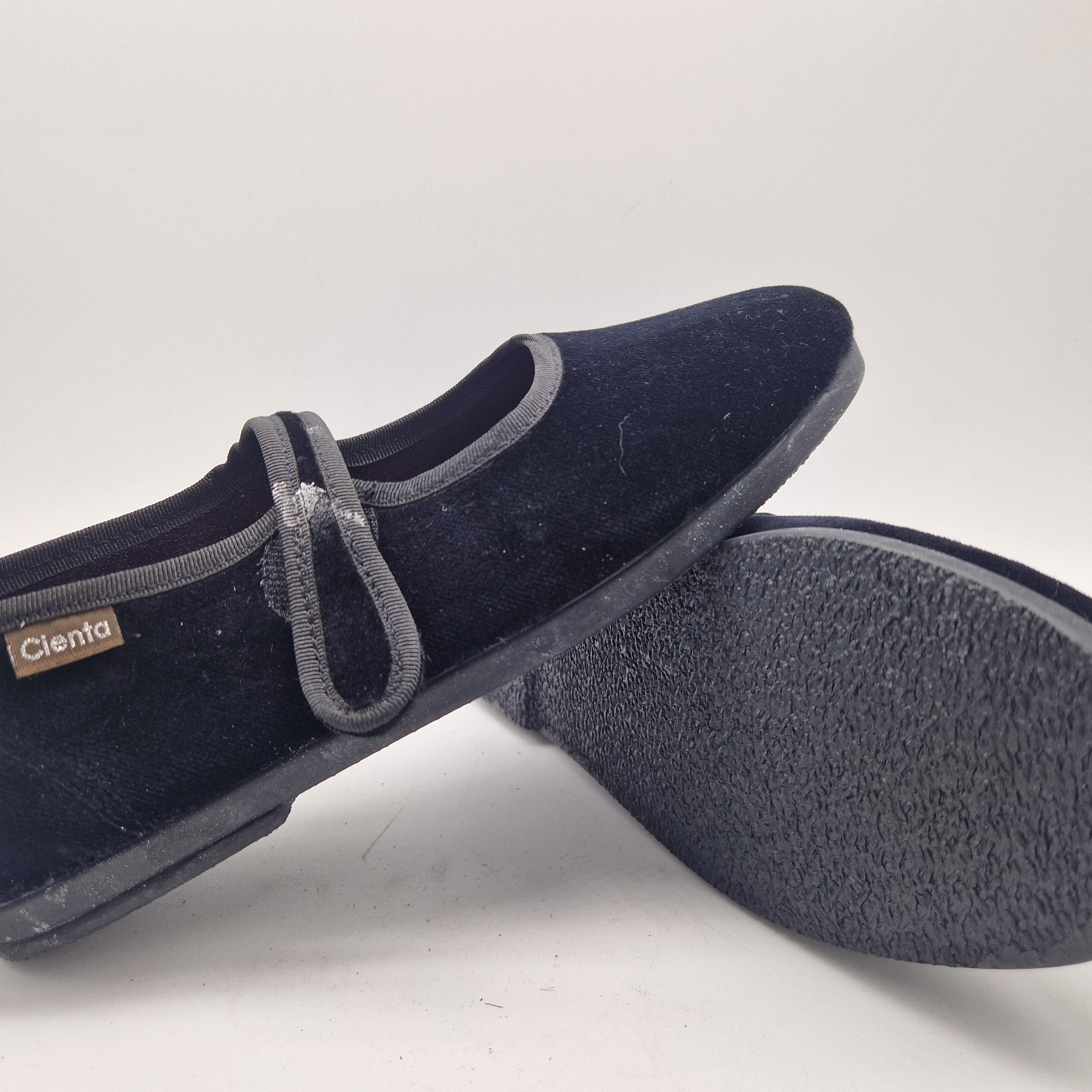 MERCEDES EN TERCIOPELO NEGRO - 70203