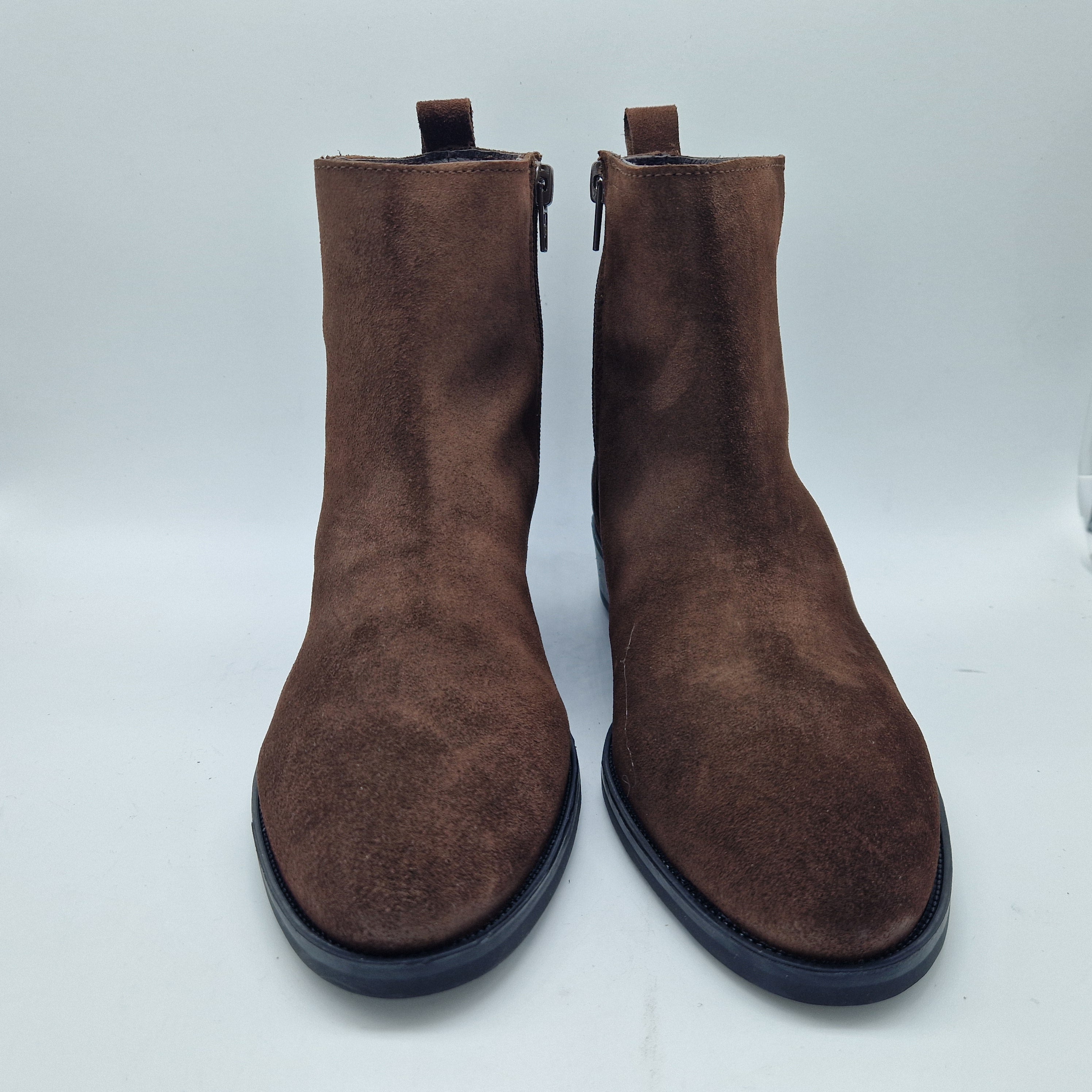 BOTÍN EN SERRAJE MARRÓN