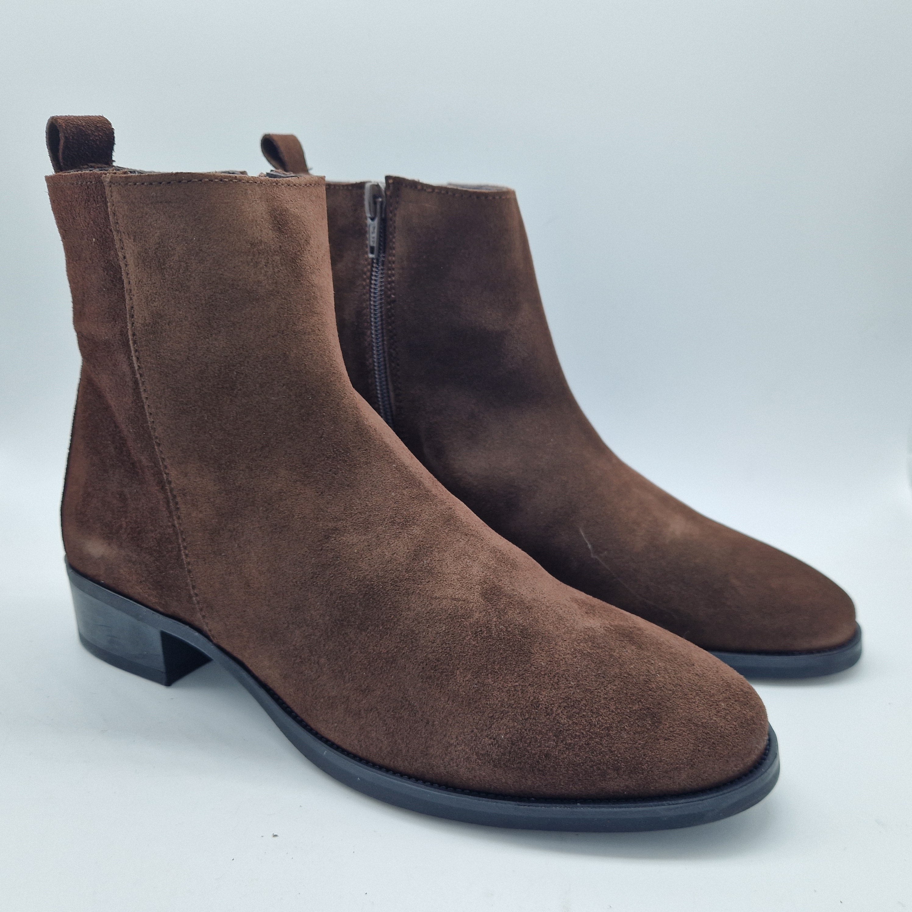 BOTÍN EN SERRAJE MARRÓN