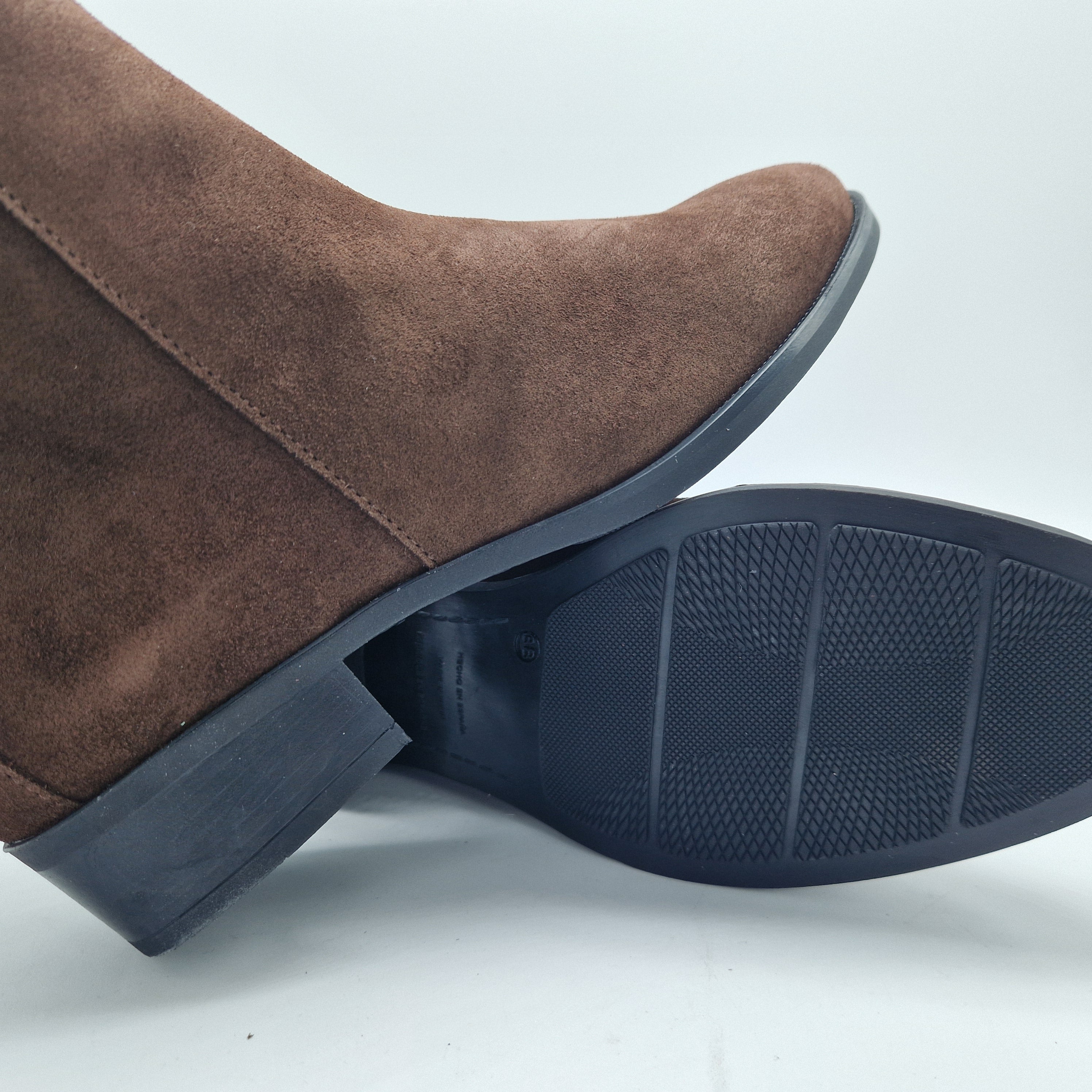 BOTÍN EN SERRAJE MARRÓN