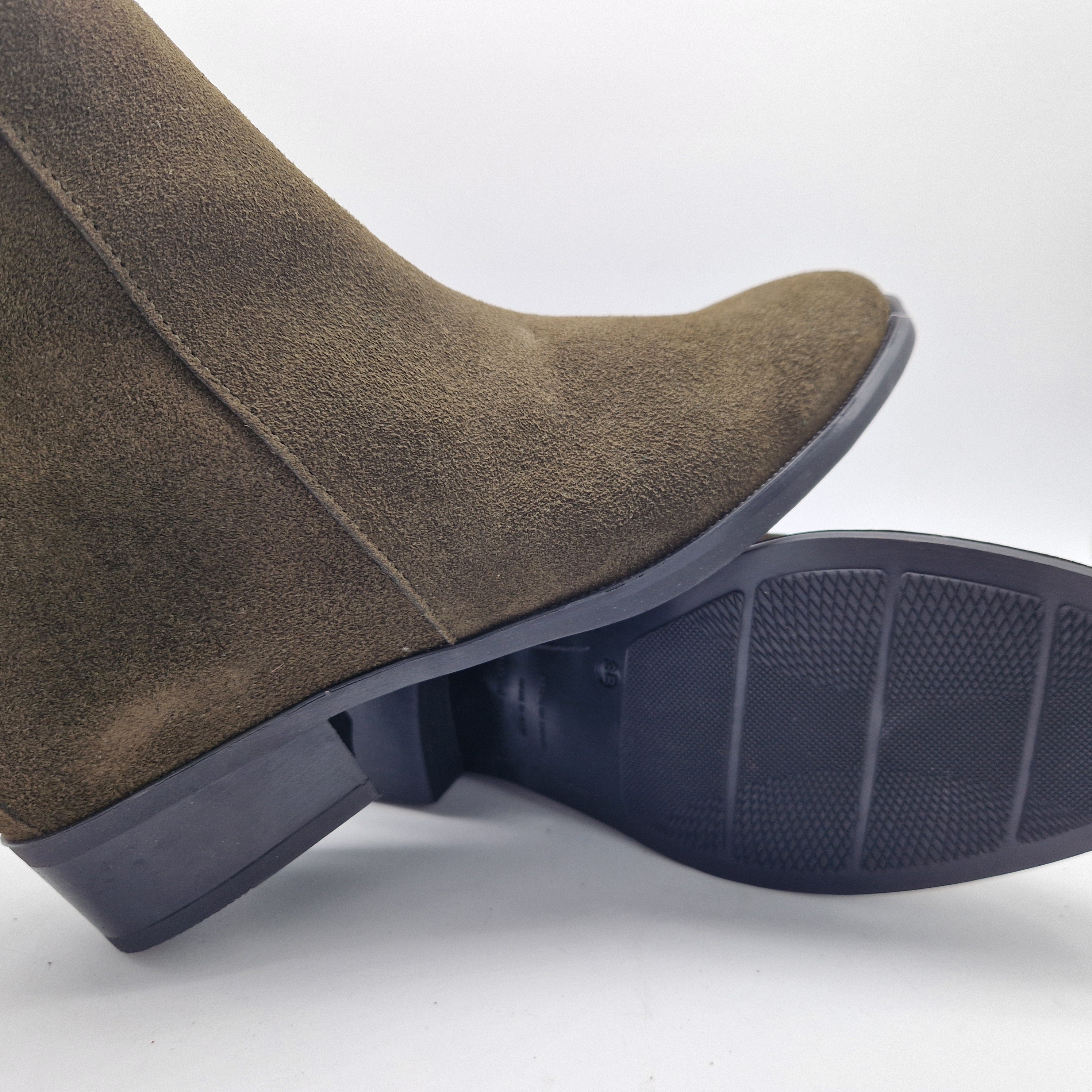 BOTÍN EN SERRAJE KAKI