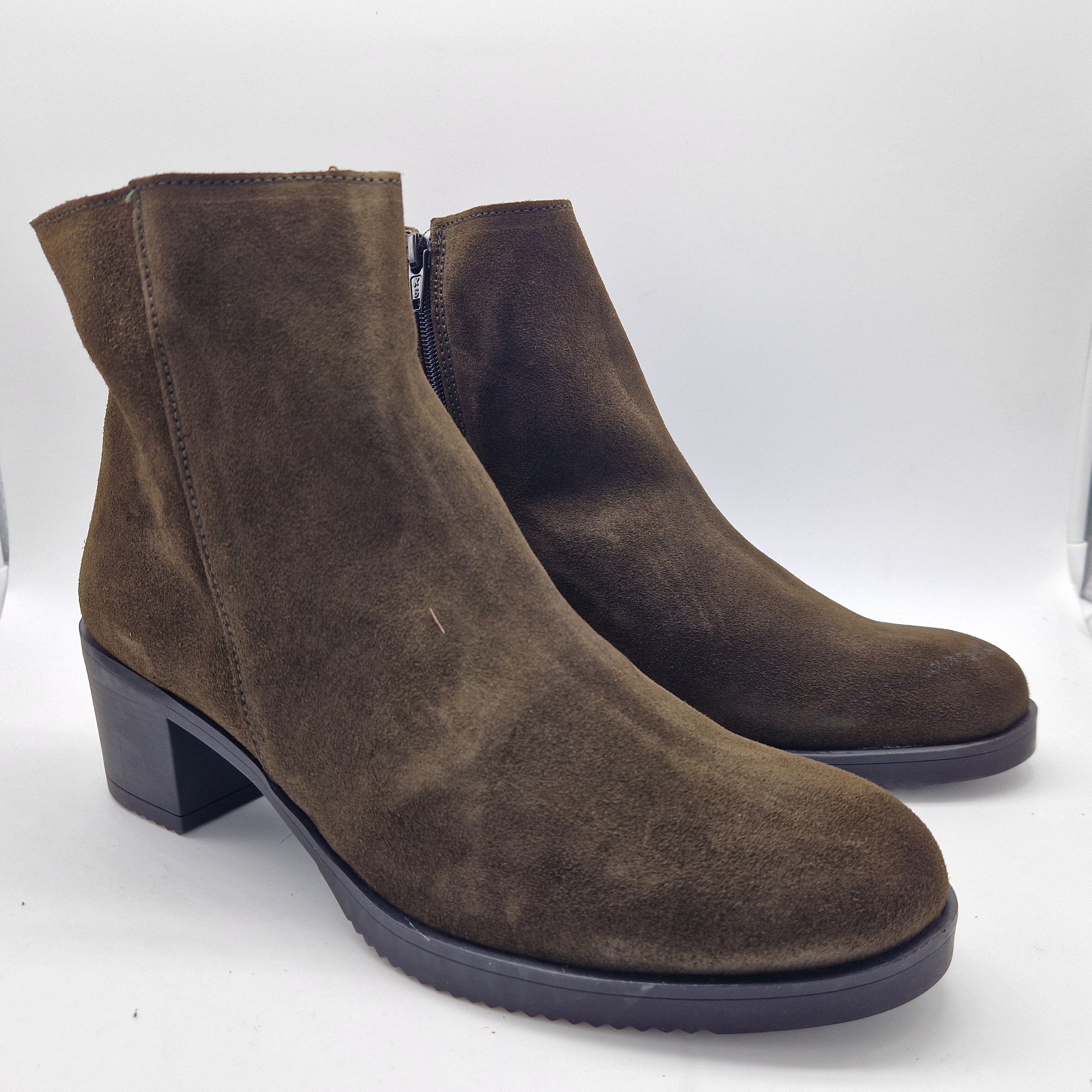 BOTÍN EN SERRAJE KAKI