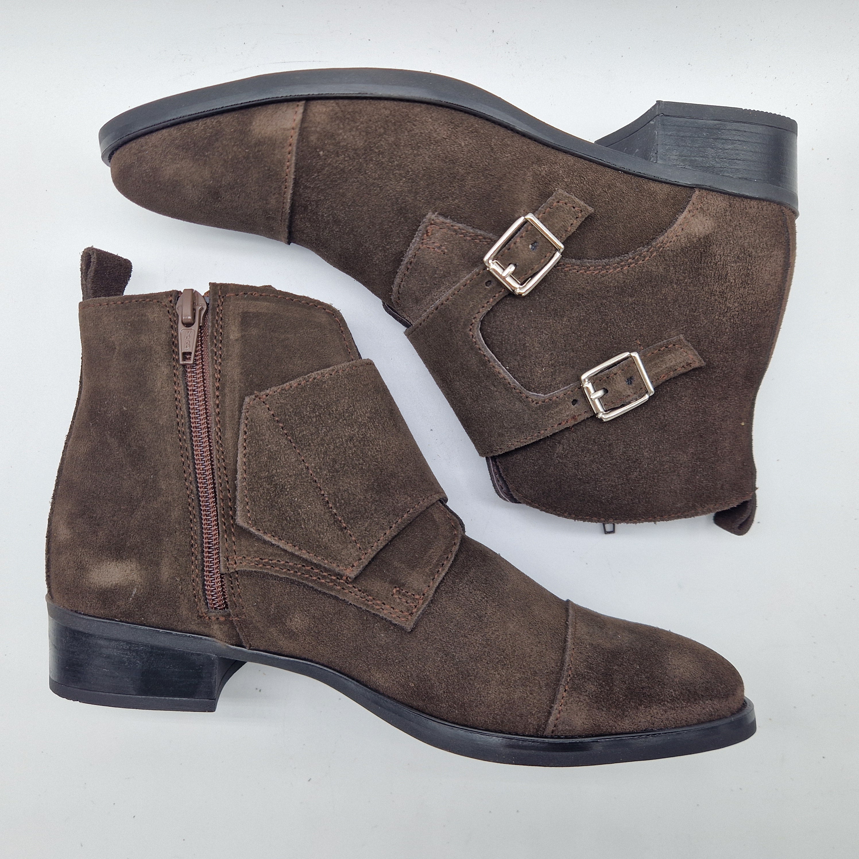 BOTÍN EN SERRAJE MARRÓN