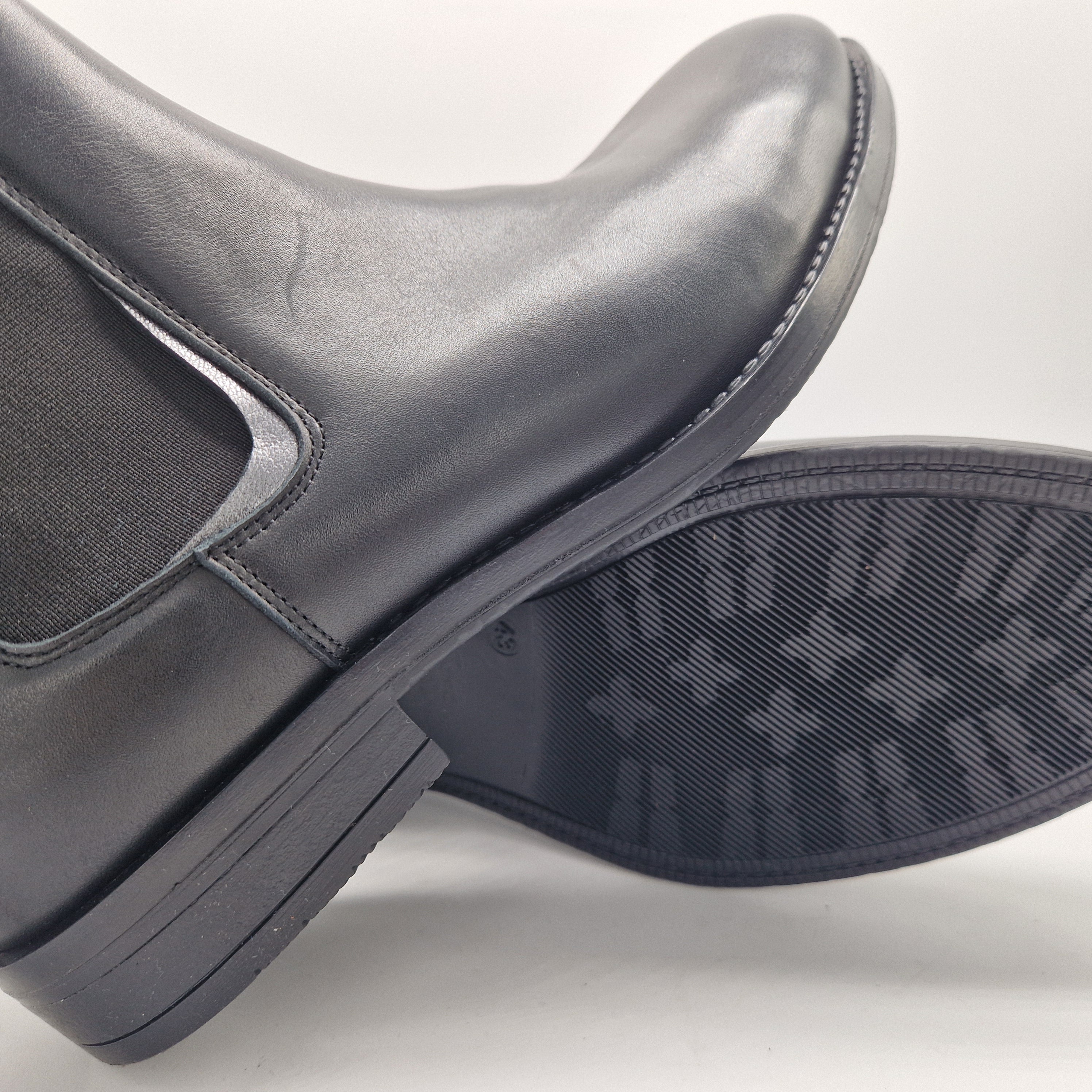 BOTA CHELSEA EN PIEL NEGRA