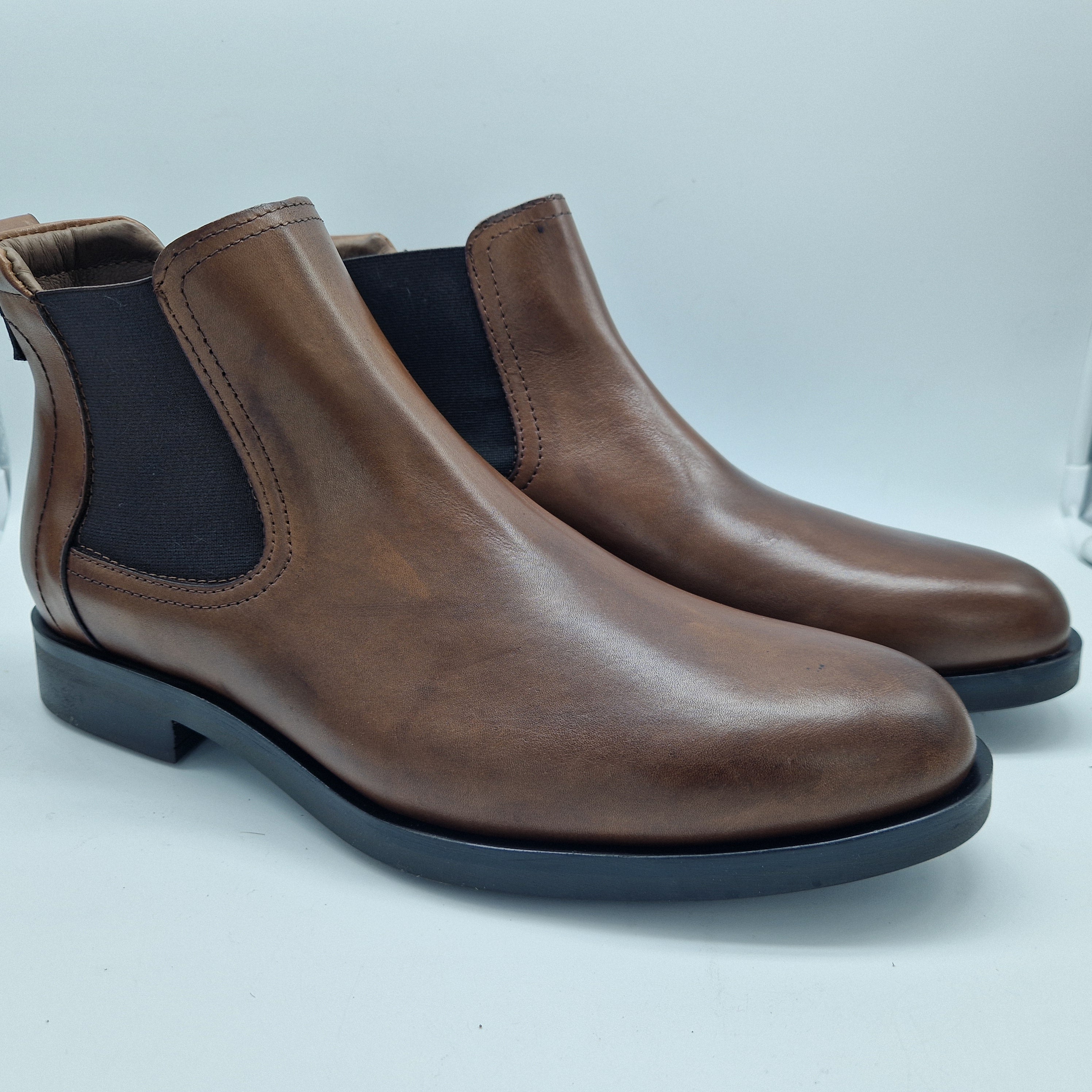 BOTIN CHELSEA EN PIEL CUERO