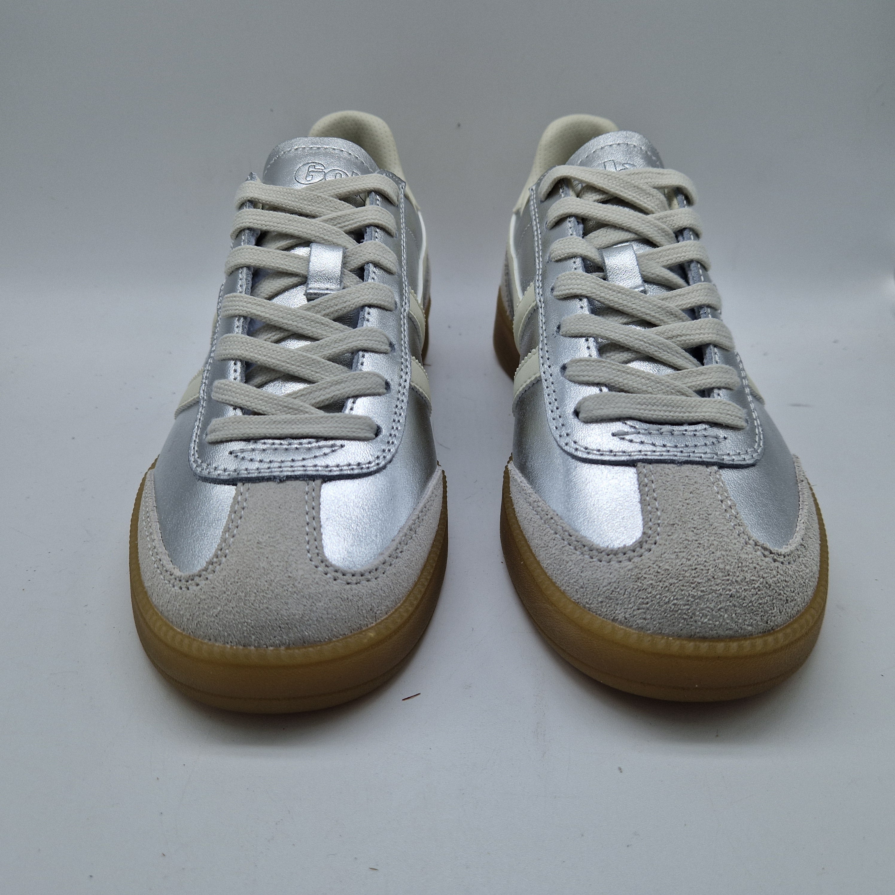 DEPORTIVO EN PIEL TONO PLATA