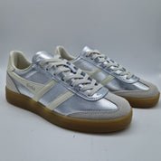 DEPORTIVO EN PIEL TONO PLATA