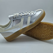 DEPORTIVO EN PIEL TONO PLATA