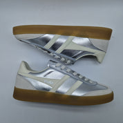 DEPORTIVO EN PIEL TONO PLATA