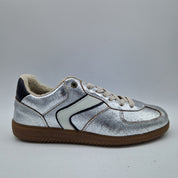 DEPORTIVO EN TONOS PLATA