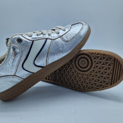 DEPORTIVO EN TONOS PLATA