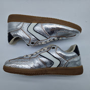 DEPORTIVO EN TONOS PLATA