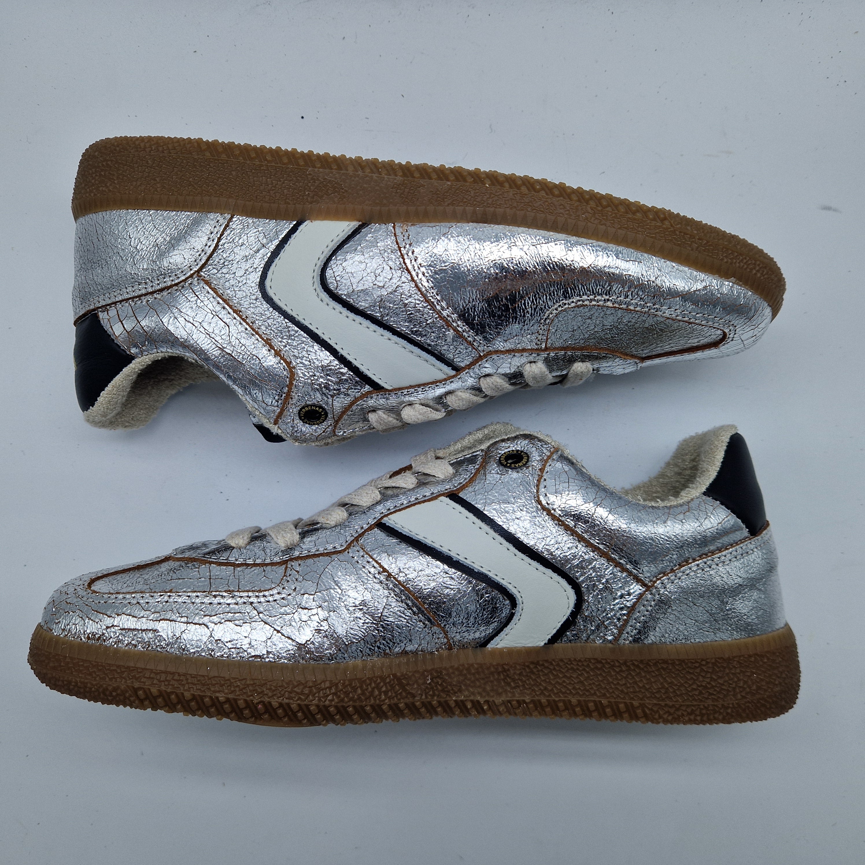 DEPORTIVO EN TONOS PLATA