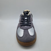 DEPORTIVO EN TONOS GRIS