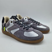 DEPORTIVO EN TONOS GRIS