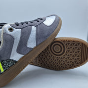 DEPORTIVO EN TONOS GRIS