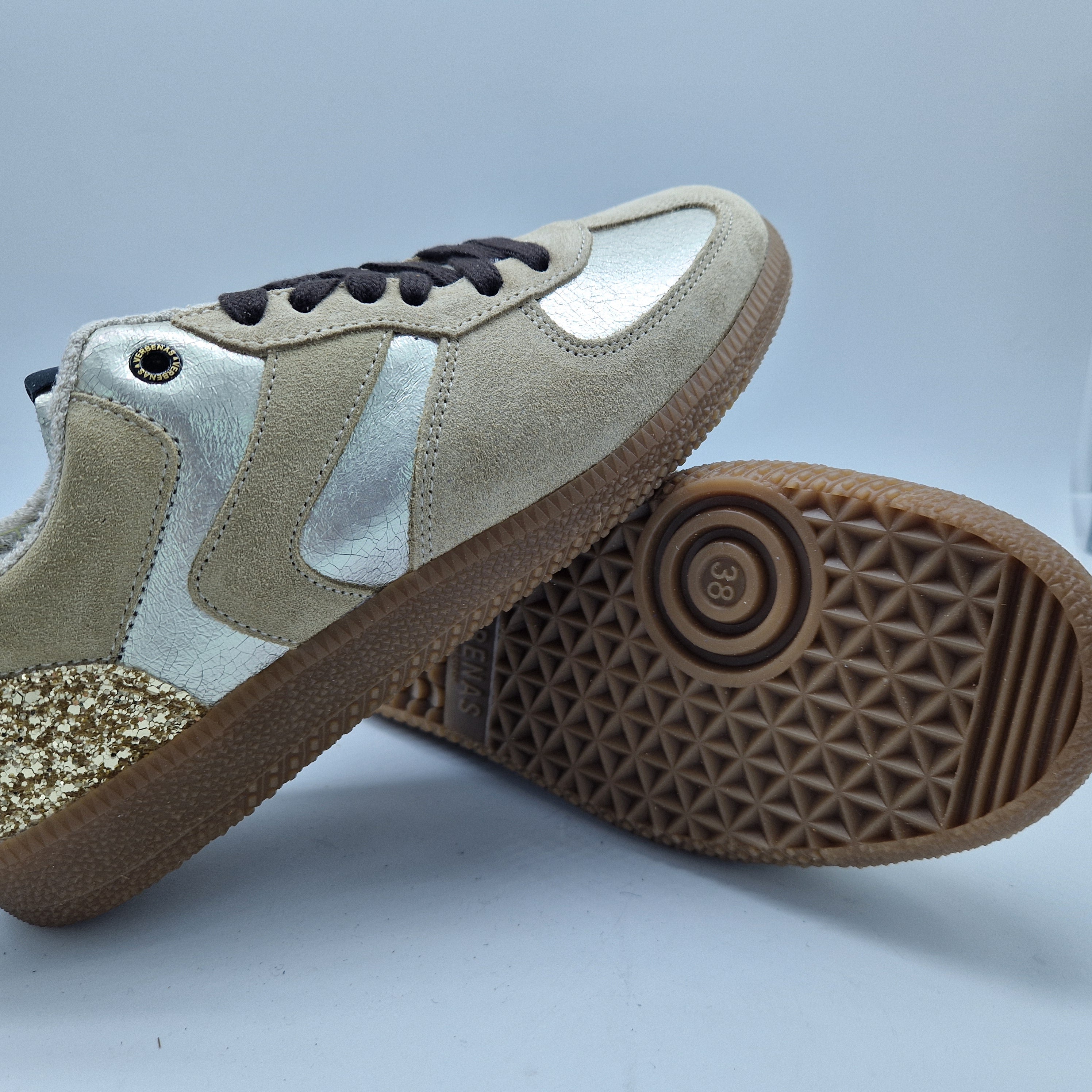 DEPORTIVO EN TONOS CAMEL