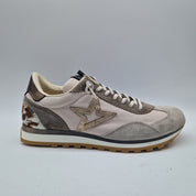 DEPORTIVO EN TONOS GRISES