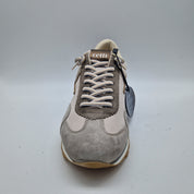 DEPORTIVO EN TONOS GRISES