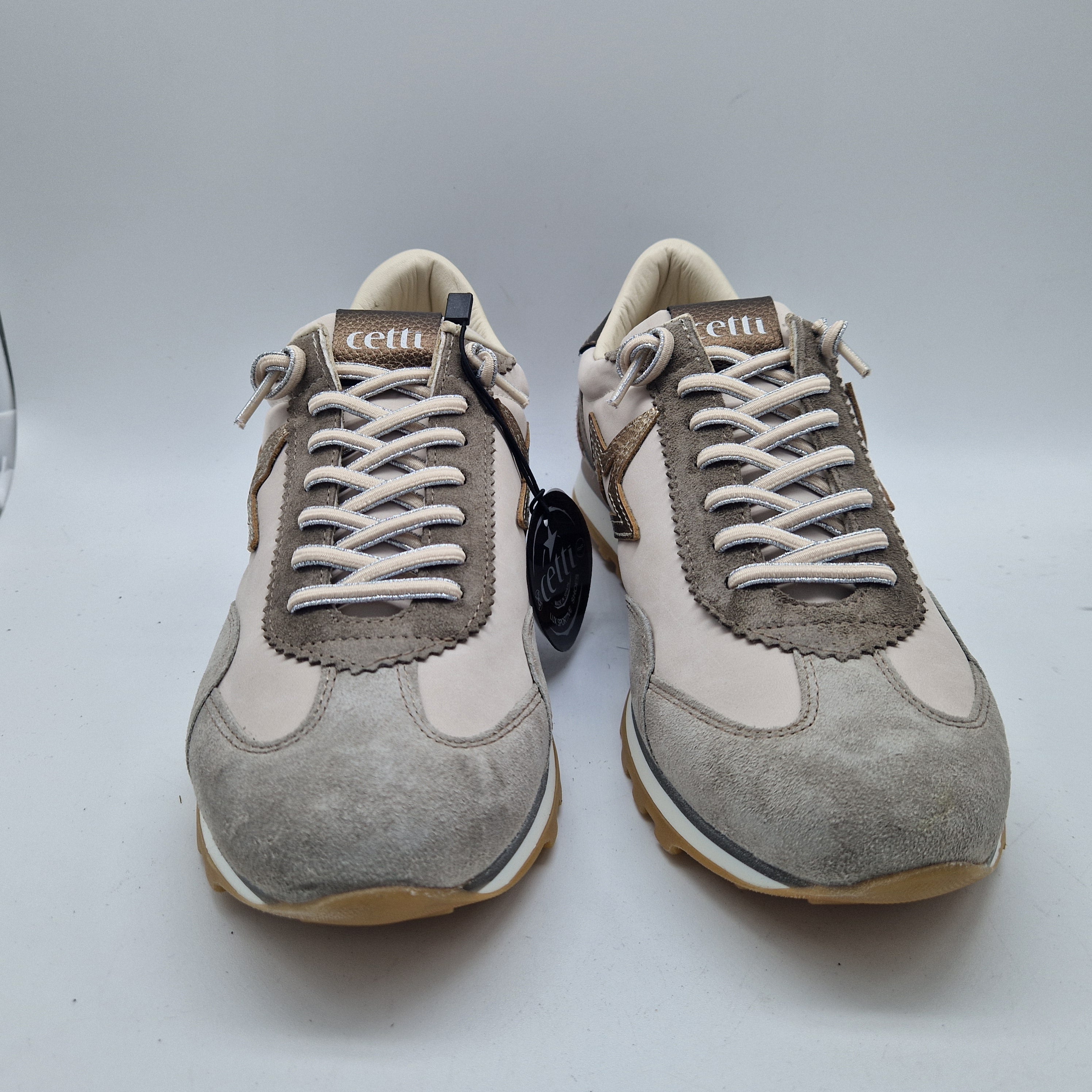 DEPORTIVO EN TONOS GRISES