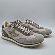 DEPORTIVO EN TONOS GRISES