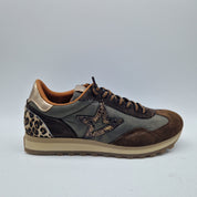 DEPORTIVO EN TONOS MARRONES