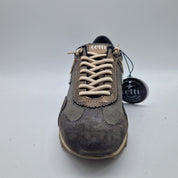 DEPORTIVO EN TONOS GRISES OSCUROS