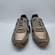 DEPORTIVO DE PISO FINO EN TONOS TAUPE