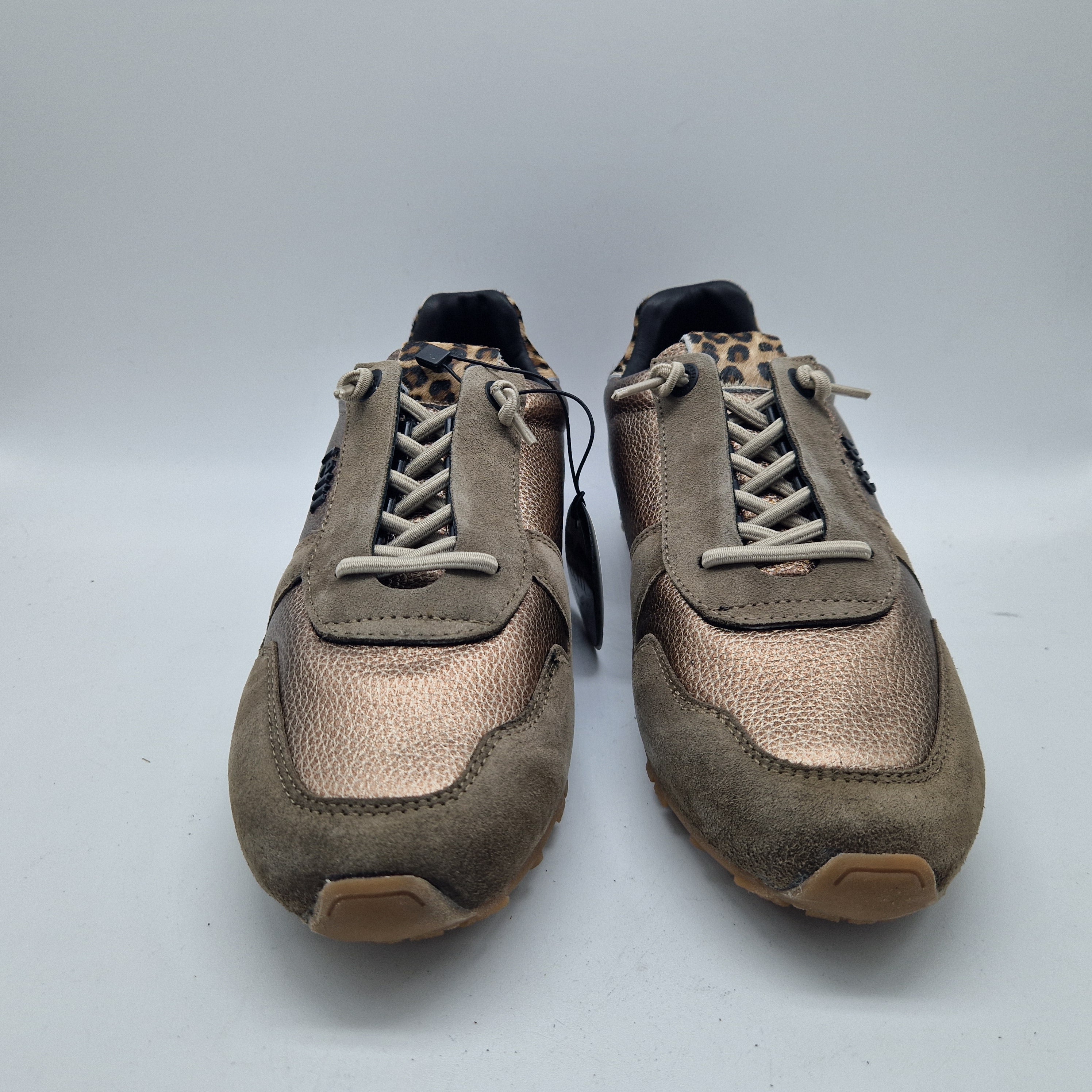 DEPORTIVO DE PISO FINO EN TONOS TAUPE