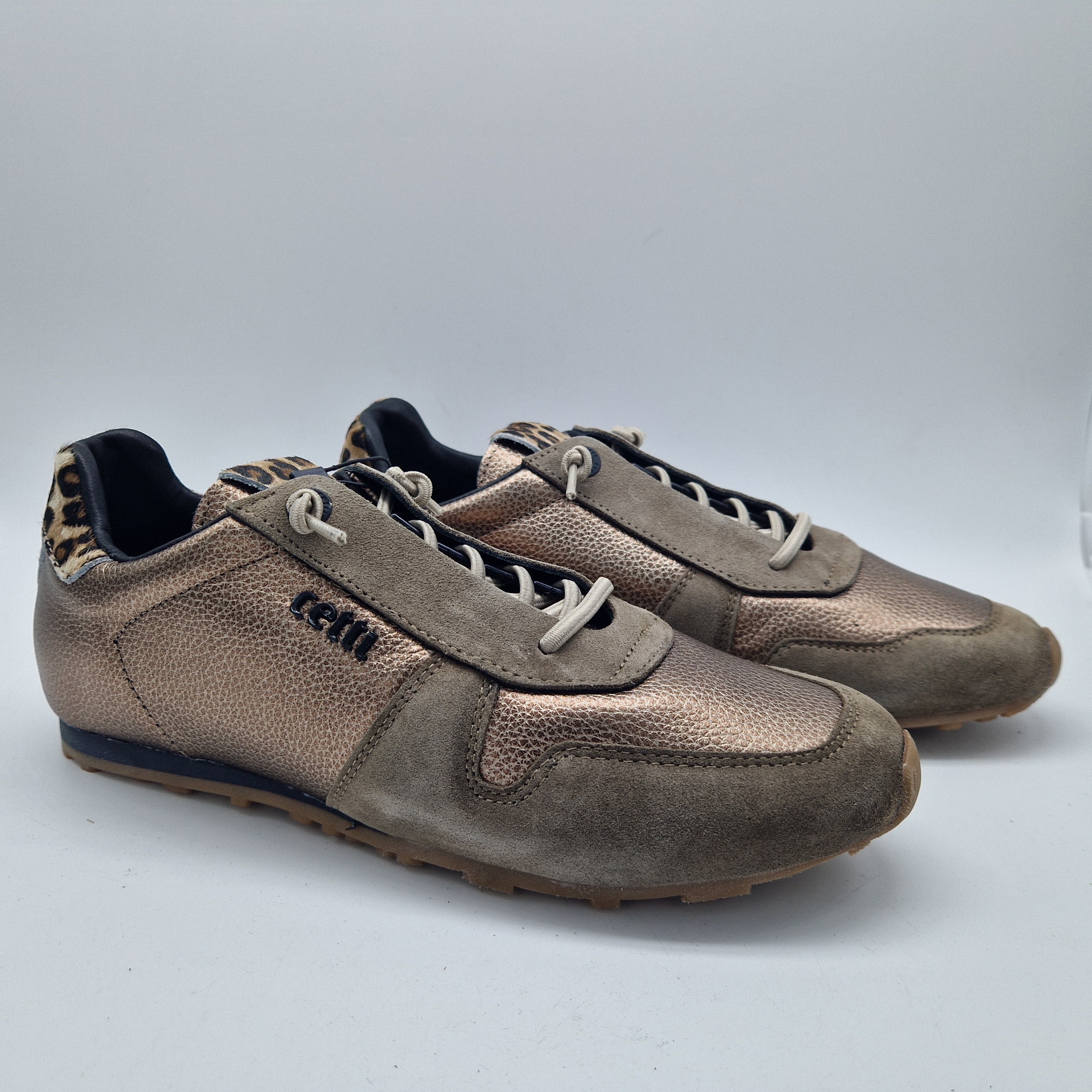 DEPORTIVO DE PISO FINO EN TONOS TAUPE