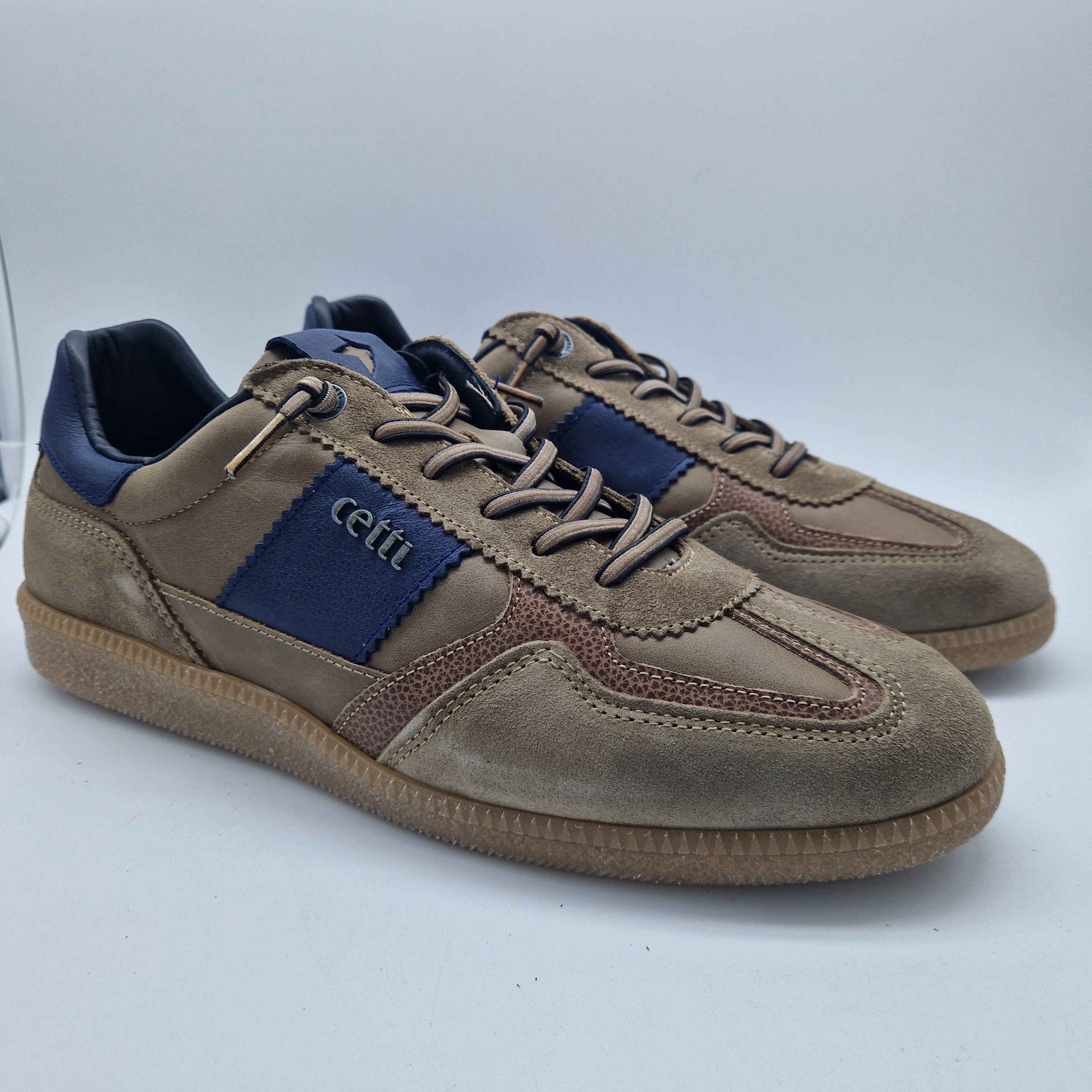 DEPORTIVO EN TONOS KAKI