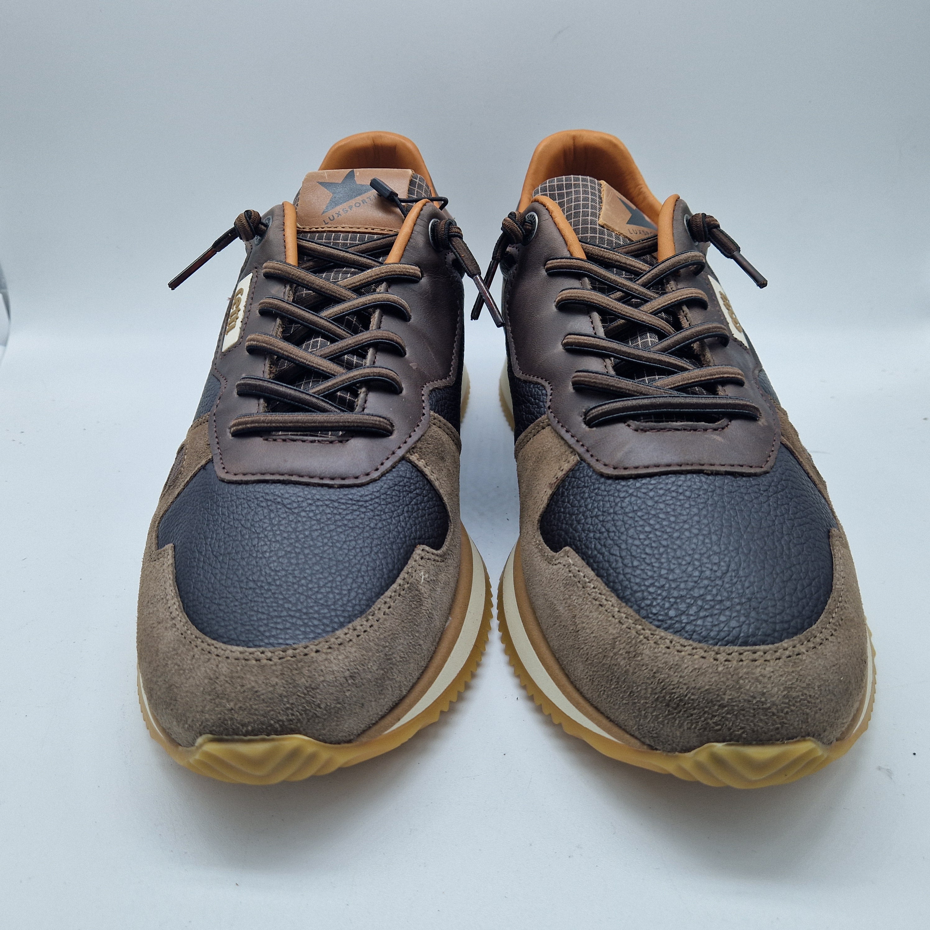 DEPORTIVO EN PIELES MARRÓN