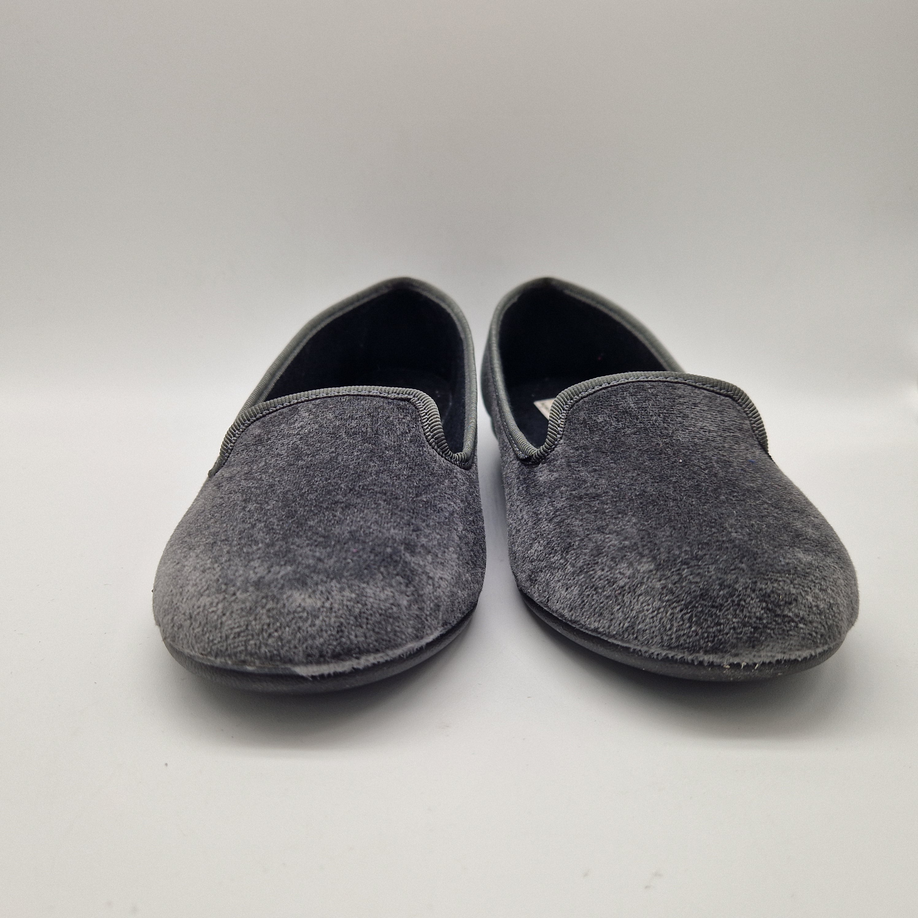 COPETE EN TERCIOPELO GRIS