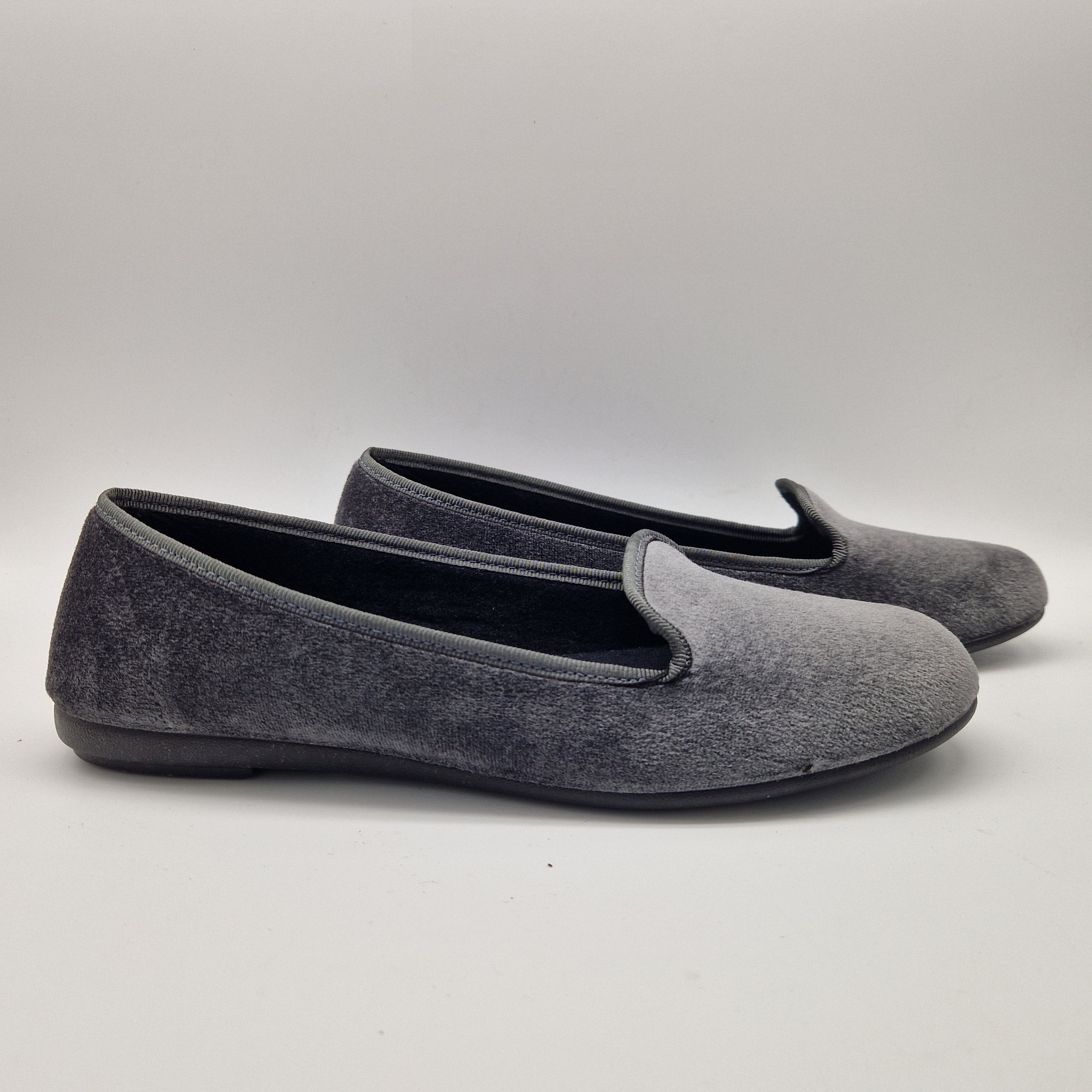 COPETE EN TERCIOPELO GRIS