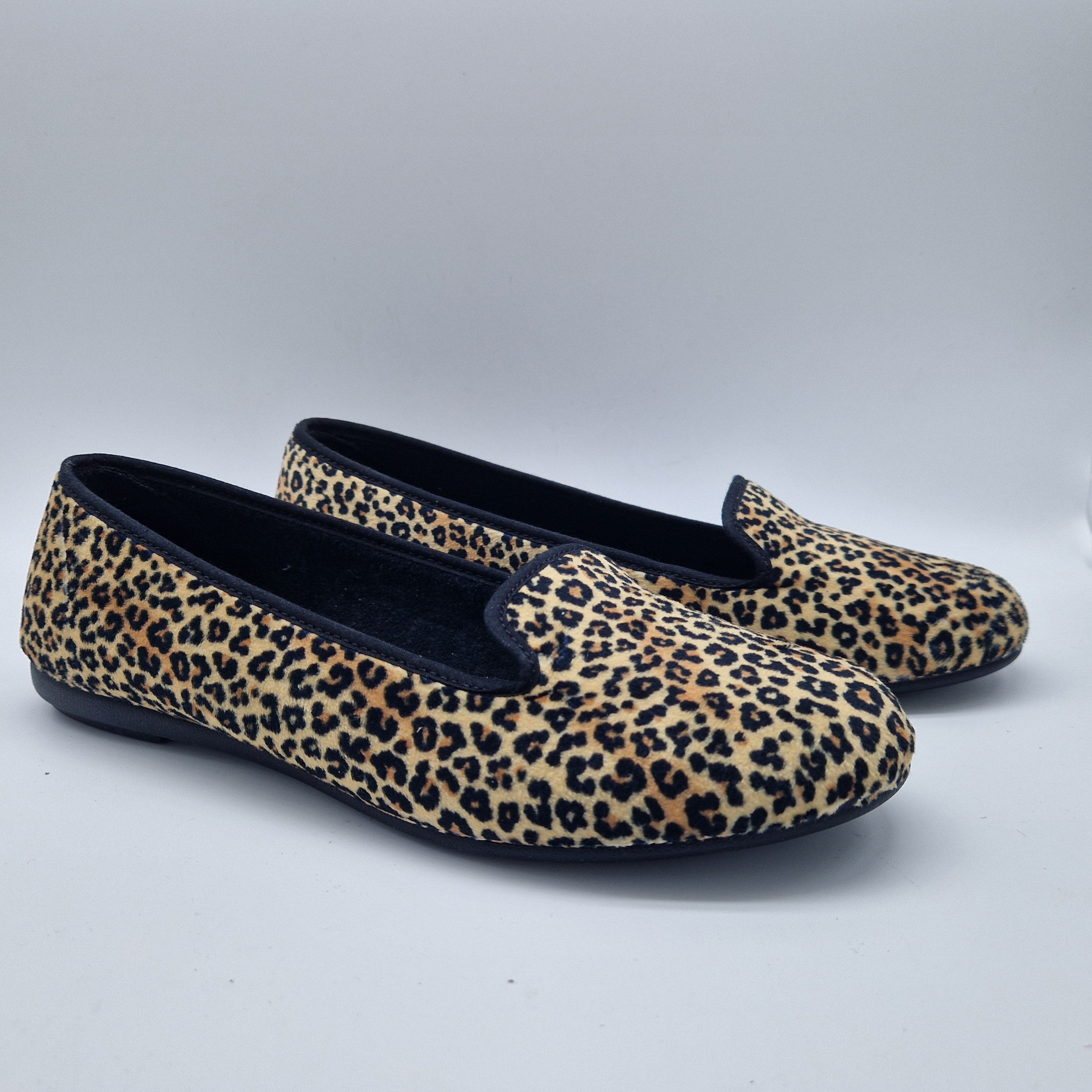 COPETE EN TERCIOPELO LEOPARDO