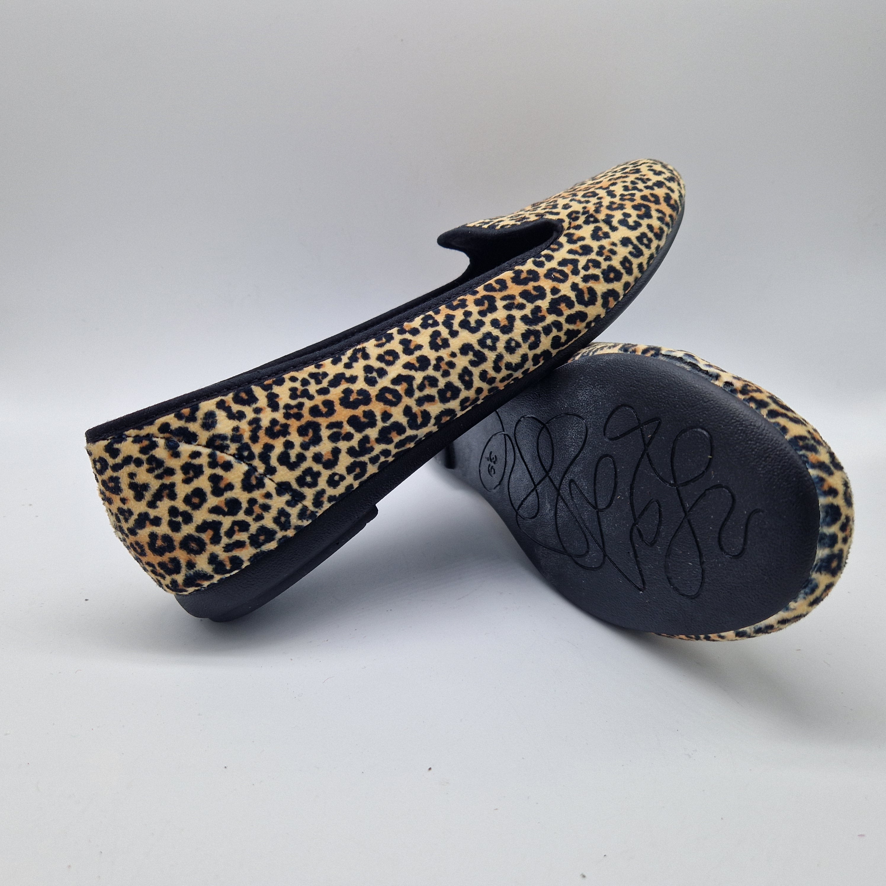 COPETE EN TERCIOPELO LEOPARDO