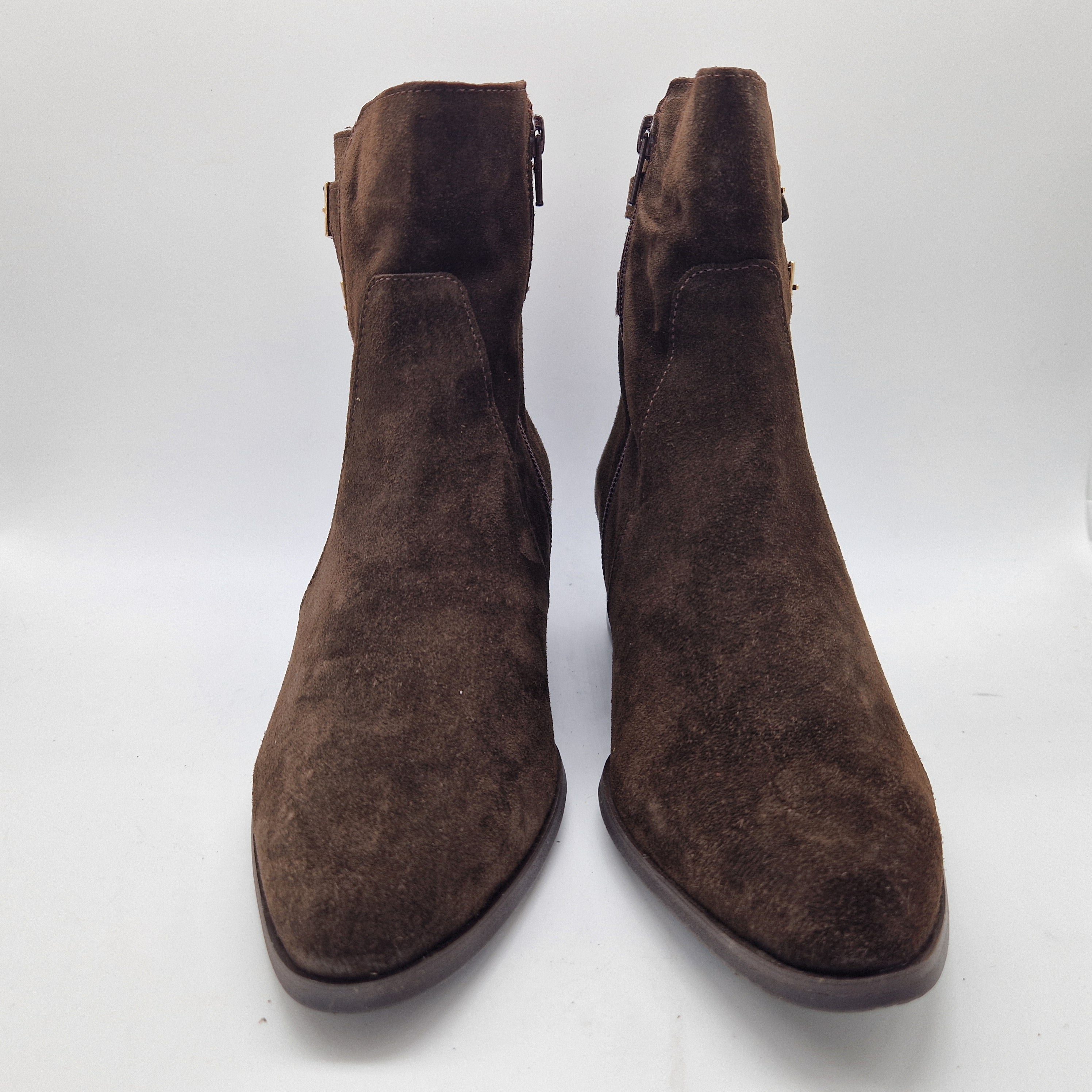 BOTÍN EN SERRAJE MARRÓN