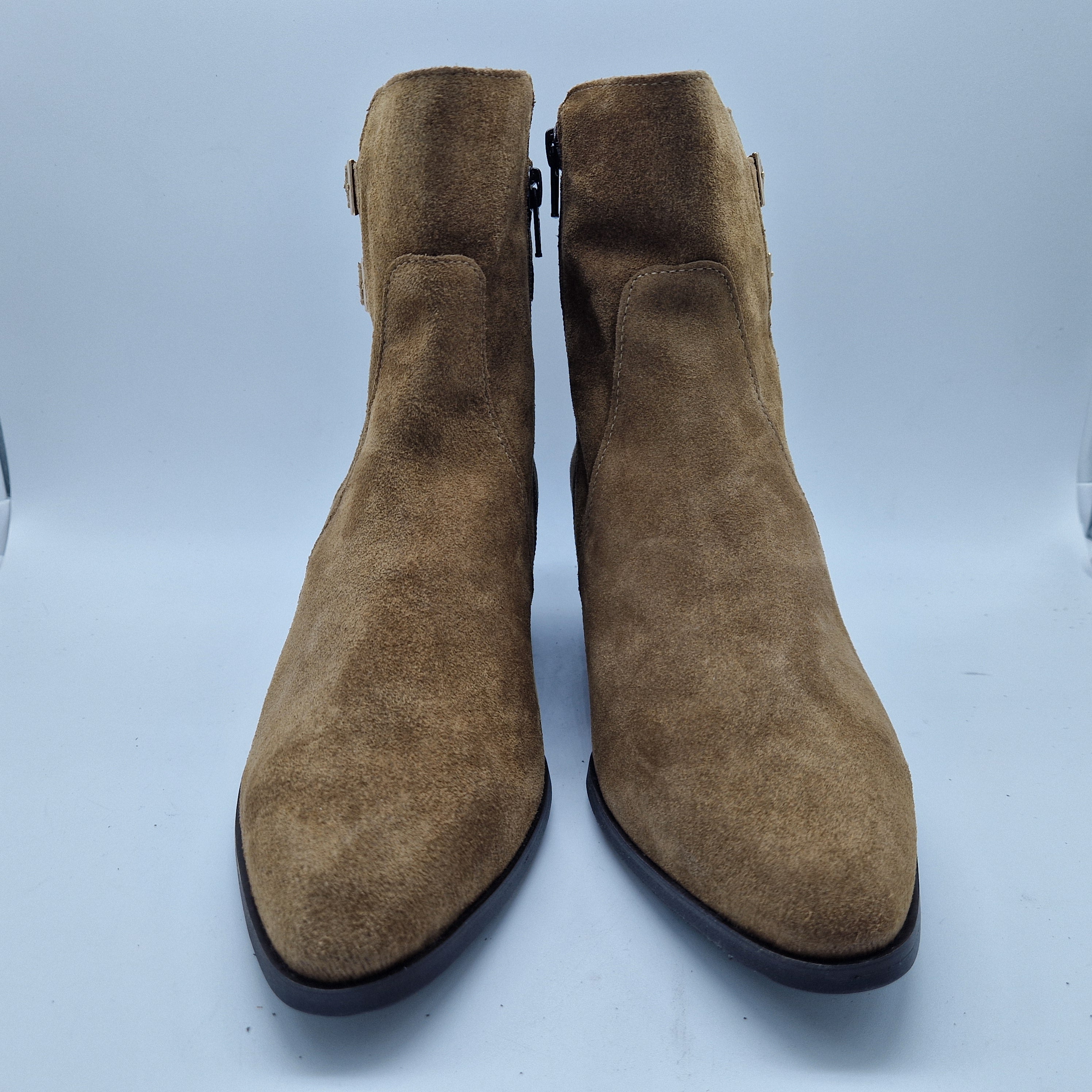 BOTÍN EN SERRAJE CUERO