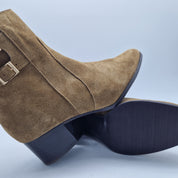 BOTÍN EN SERRAJE CUERO