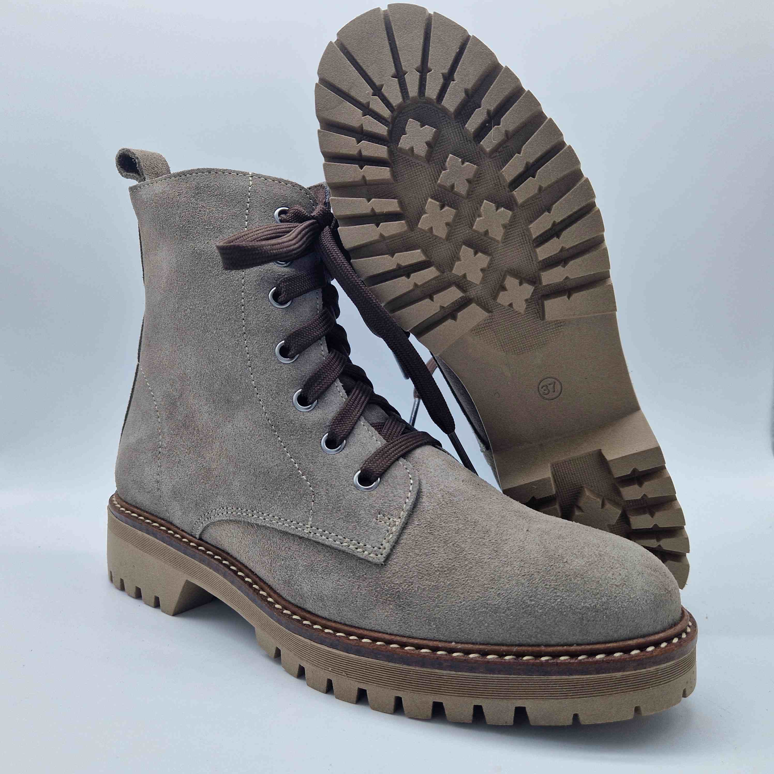 BOTITA DE CORDONES EN SERRAJE TAUPE