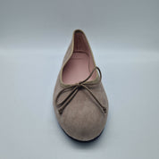BAILARINA CLÁSICA EN ANTE TAUPE