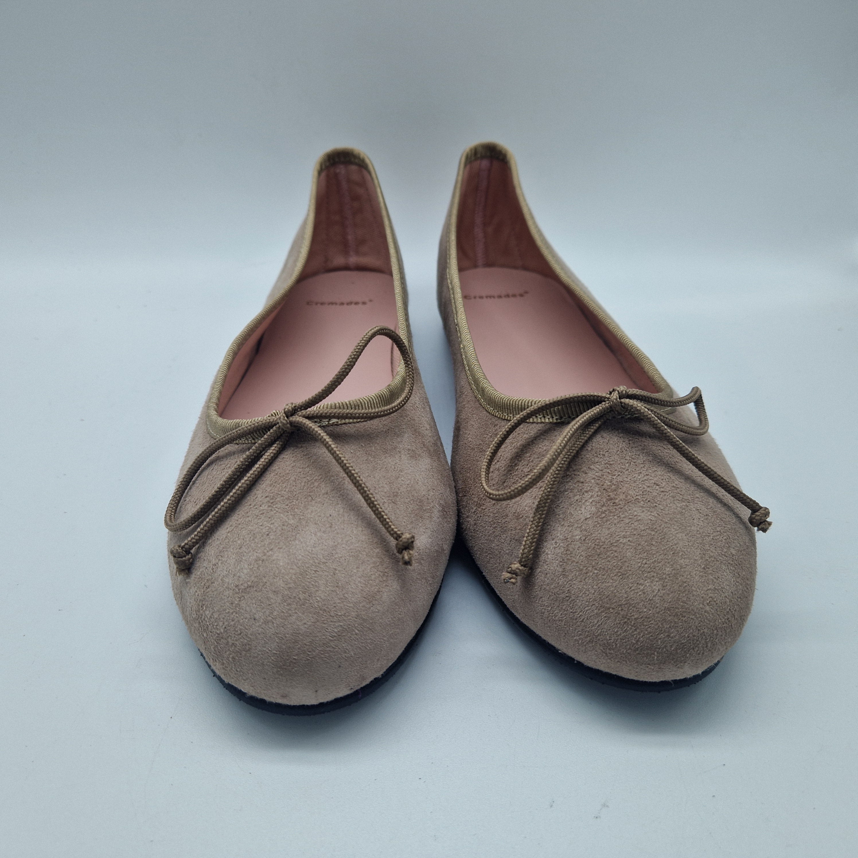 BAILARINA CLÁSICA EN ANTE TAUPE