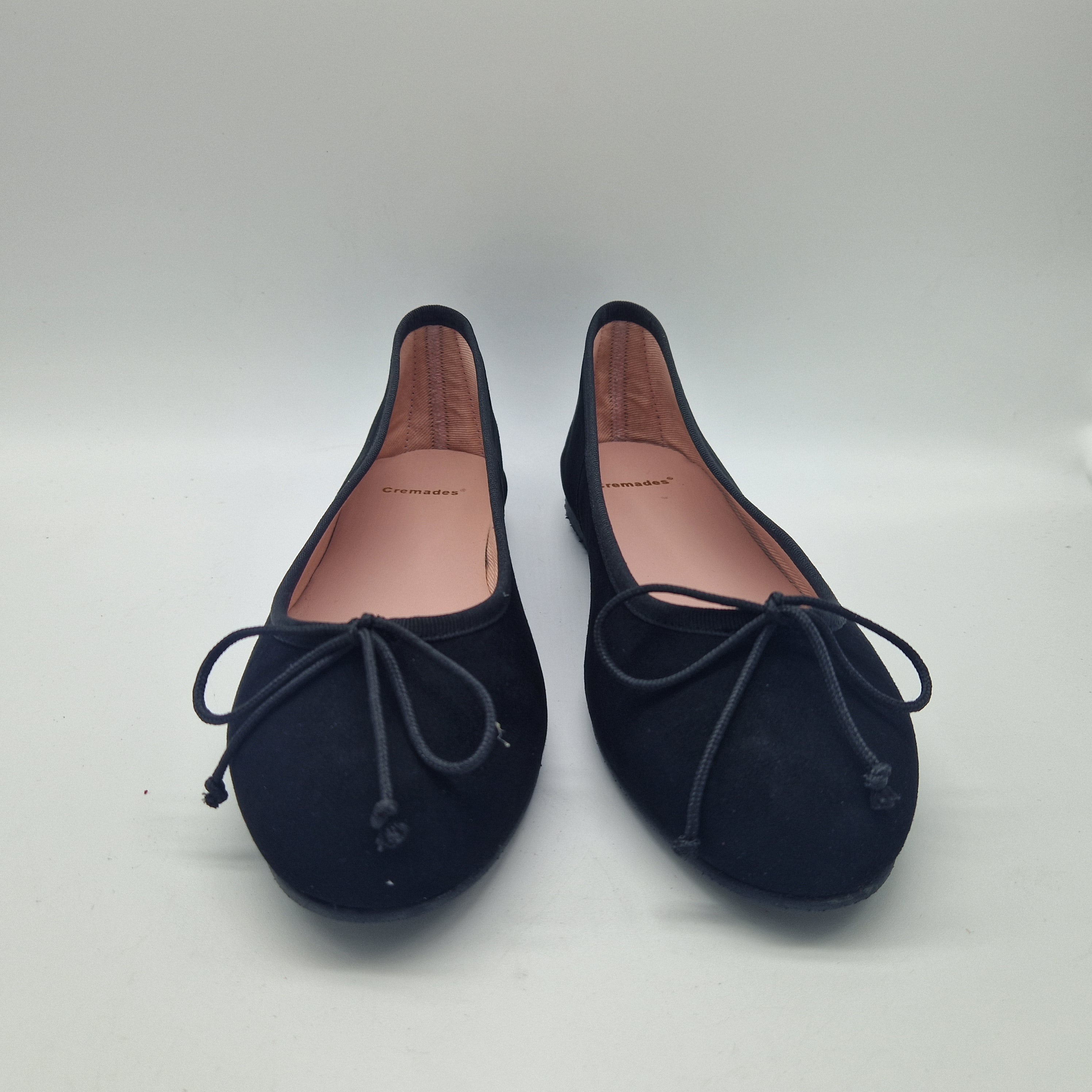 BAILARINA CLÁSICA EN ANTE NEGRO